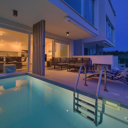 Villa Solis Lacus Modern Apartment - Private Heated Pool - Smart Tv Sky X - Free Parking Нивице Екстериор снимка