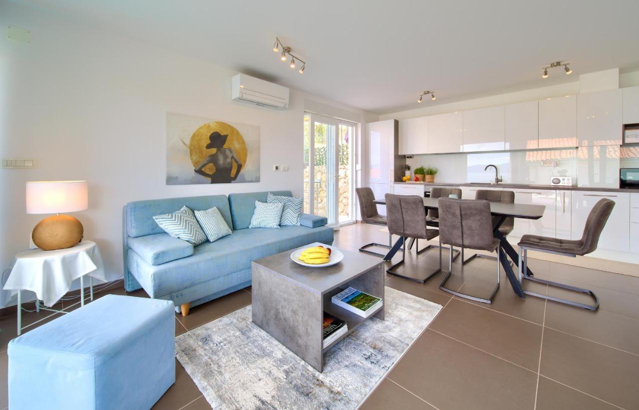Villa Solis Lacus Modern Apartment - Private Heated Pool - Smart Tv Sky X - Free Parking Нивице Екстериор снимка