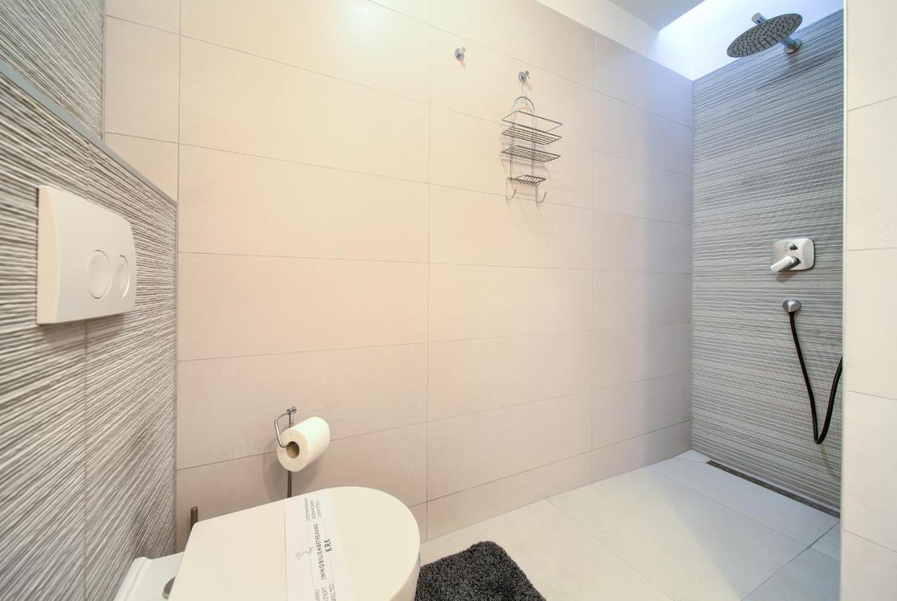 Villa Solis Lacus Modern Apartment - Private Heated Pool - Smart Tv Sky X - Free Parking Нивице Екстериор снимка