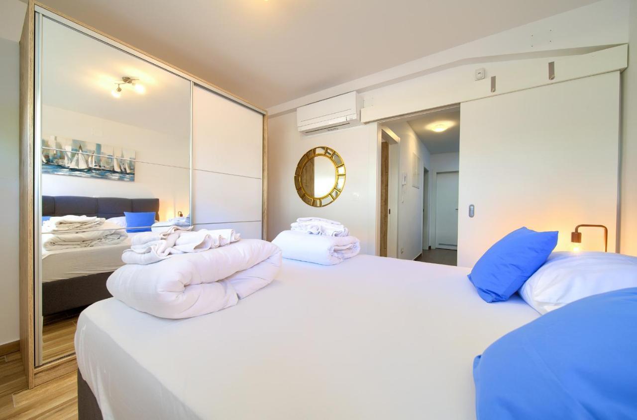 Villa Solis Lacus Modern Apartment - Private Heated Pool - Smart Tv Sky X - Free Parking Нивице Екстериор снимка