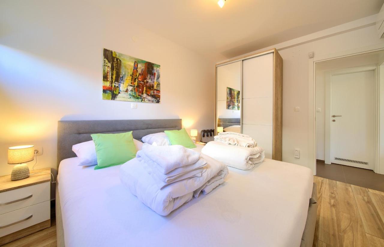 Villa Solis Lacus Modern Apartment - Private Heated Pool - Smart Tv Sky X - Free Parking Нивице Екстериор снимка