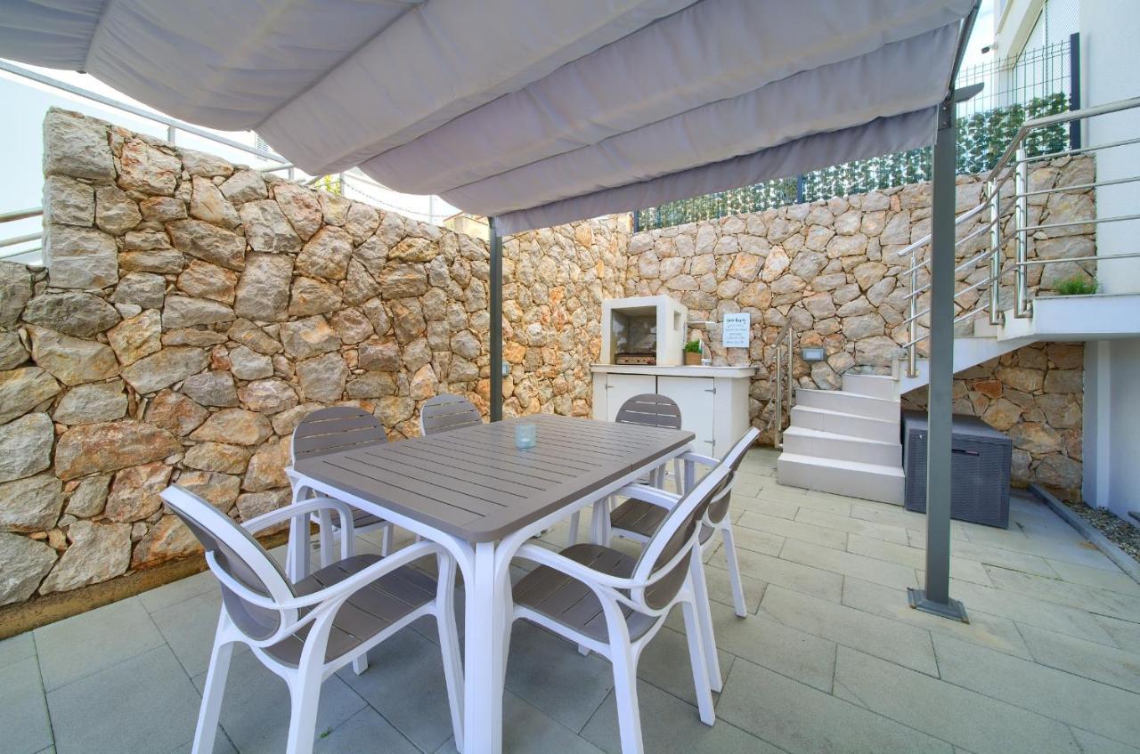 Villa Solis Lacus Modern Apartment - Private Heated Pool - Smart Tv Sky X - Free Parking Нивице Екстериор снимка