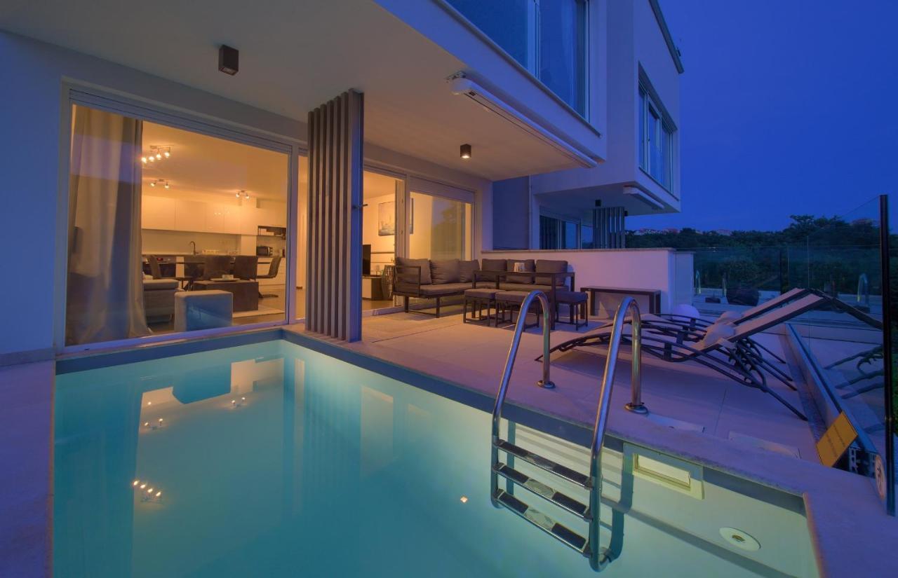 Villa Solis Lacus Modern Apartment - Private Heated Pool - Smart Tv Sky X - Free Parking Нивице Екстериор снимка